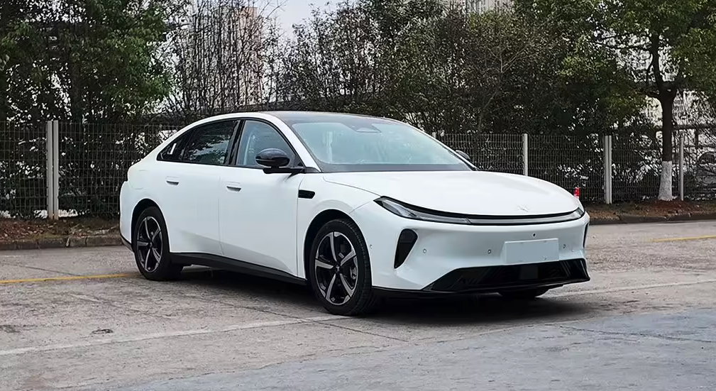 北汽极狐 S3 换电版工信部申报 159kW 动力升级 定位中大型纯电轿车